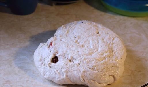 фокачча с моцареллой, базиликом и вялеными помидорами