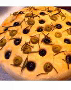 Фокачча с оливками и розмарином