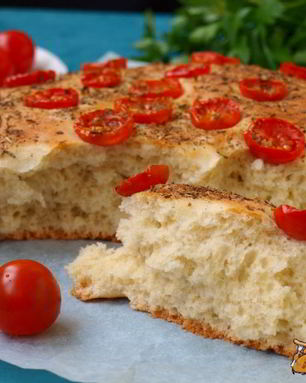 Фокачча с помидорами черри и ароматными травами