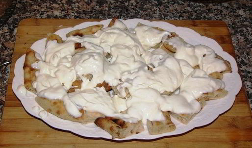 говяжьи котлеты на лепешке пиде