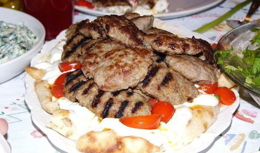 говяжьи котлеты на лепешке пиде