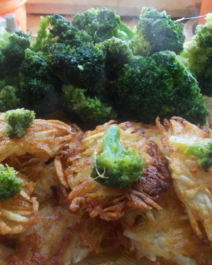 Рецепт капустки брокколи с картофельными лепешками