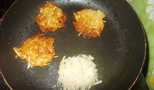 капустка брокколи с картофельными лепешками