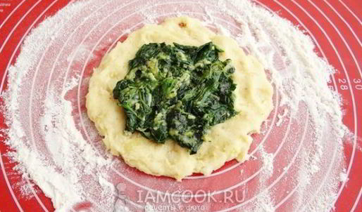 картофельные лепешки со шпинатной начинкой