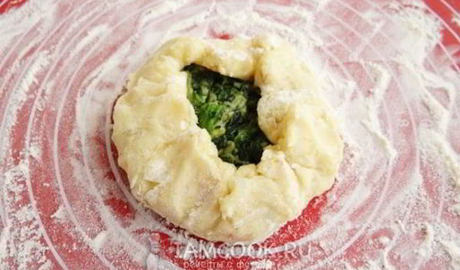 картофельные лепешки со шпинатной начинкой