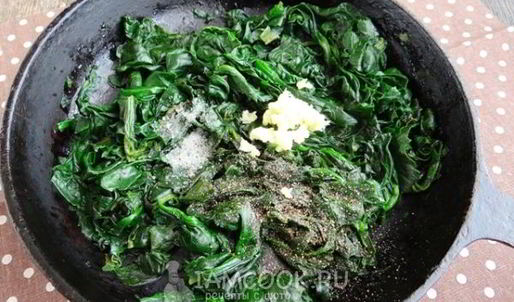 картофельные лепешки со шпинатной начинкой