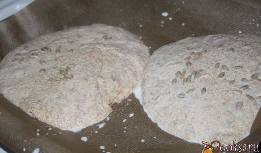 хлебные лепешки в духовке с луком и укропом