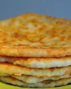 Лепешка из сулугуни на сковороде