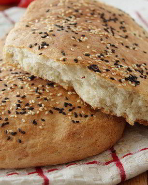 Лепешка с кунжутом