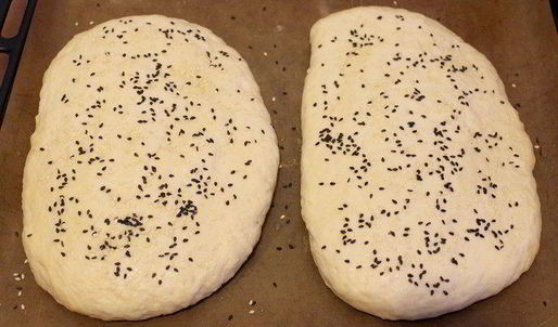 лепешка с кунжутом
