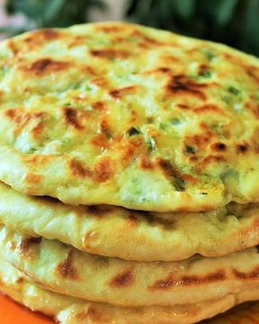 Лепешка с сыром и чесноком