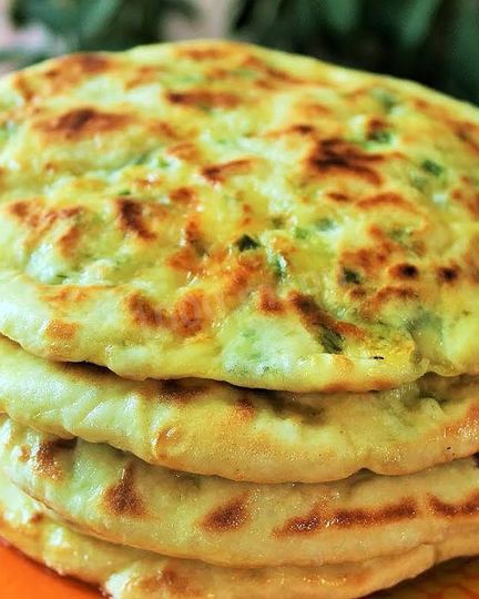 Рецепт лепешки с сыром и чесноком