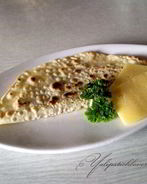 Лепешка с сыром, орехами и зеленью