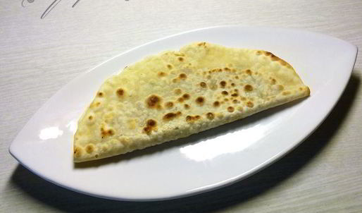 лепешка с сыром, орехами и зеленью