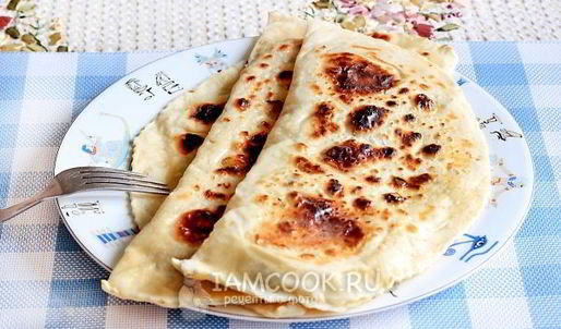 лепешки с начинкой на сковороде