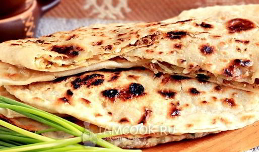 лепешки с начинкой на сковороде