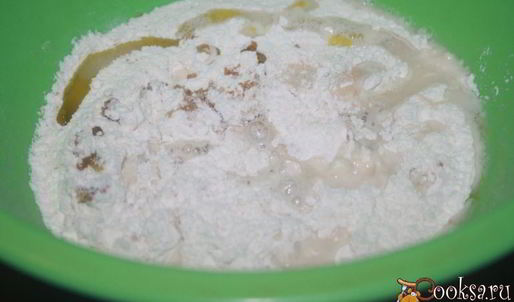 лепешки с помидорами колбасой сальчичон и сметанно-сырной намазкой