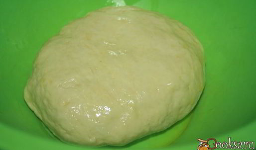 лепешки с помидорами колбасой сальчичон и сметанно-сырной намазкой