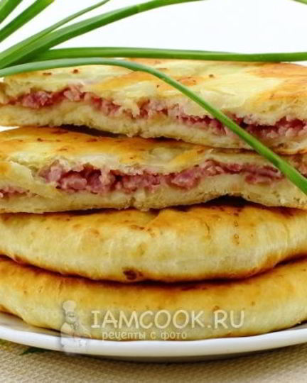 Рецепт лепешек с сыром и ветчиной на сковороде