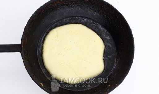 лепешки с сыром и ветчиной на сковороде