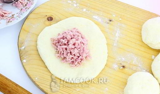 лепешки с сыром и ветчиной на сковороде