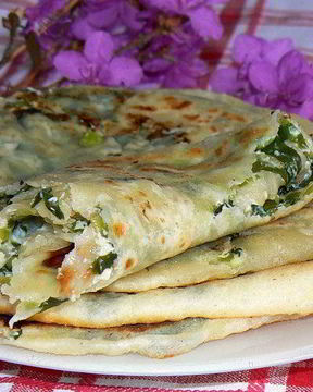 Осетинские лепешки с черемшой и сулугуни по-сибирски