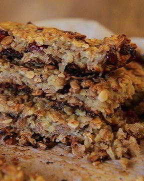 Овсяные лепешки с бананами и клюквой