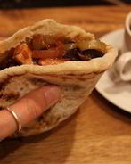 Пита с курицей и овощами