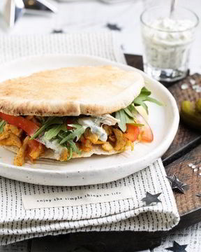 Пита с курицей, перцем и беконом