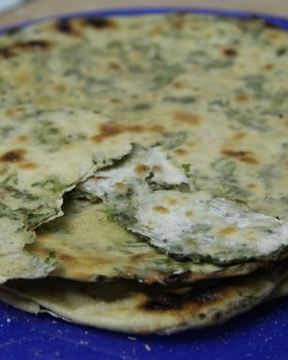 Постные лепешки с зеленым луком