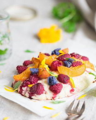 Сладкая фокачча с лавандой, малиной и абрикосами