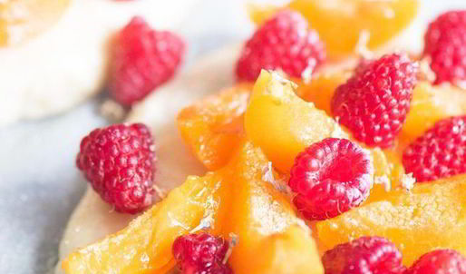 сладкая фокачча с лавандой, малиной и абрикосами