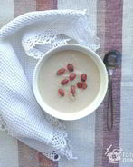 Творожный мусс и лепешки из гороховой муки с маком