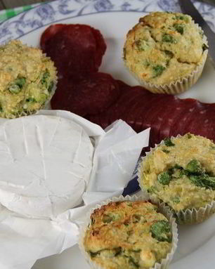Маффины из киноа с овощами и фетой