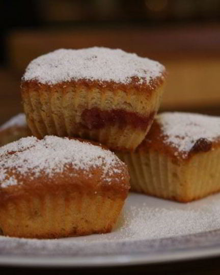 Рецепт маффинов с хурмой и клубникой