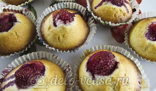 маффины с клубникой