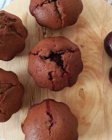 Рецепт маффинов со свежей сливой