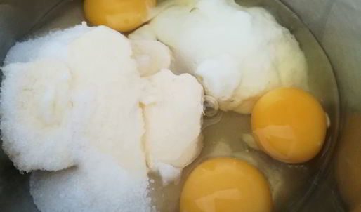 маффины со свежей сливой