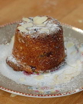 Миндальные маффины с вишней