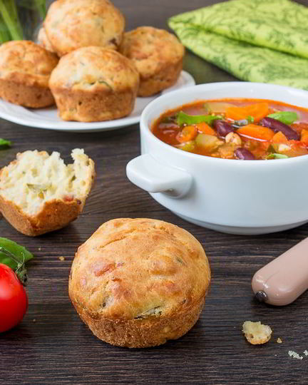 Рецепт несладких маффинов с оливками и беконом