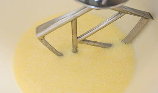 несладкие маффины с оливками и беконом