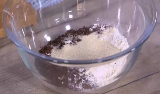 ореховые маффины с шоколадной начинкой