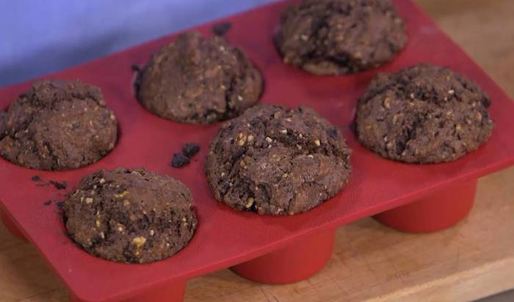 ореховые маффины с шоколадной начинкой