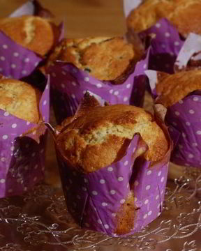 Сливочные маффины с клюквой и вишней