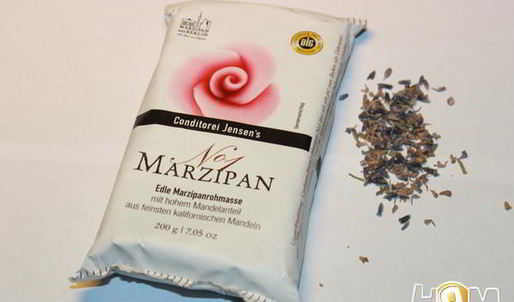 сливочные маффины с лавандой и марципаном