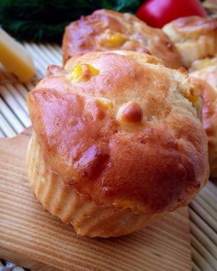 Рецепт закусочных маффинов с кукурузой, беконом и сладким перцем