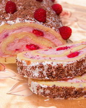 Малиновый рулет