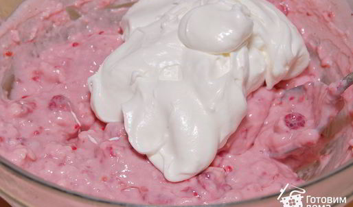 малиновый рулет