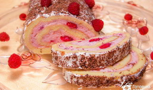 малиновый рулет