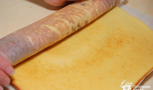 малиновый рулет